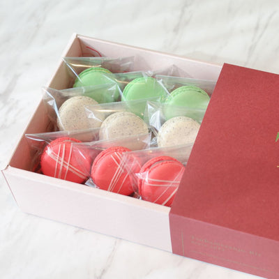 紅茶マカロン入り 9個セット（紅茶／いちご／ピスタチオ）　¥2,500～