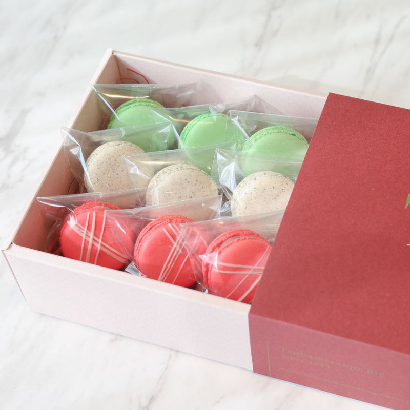 紅茶マカロン入り 9個セット（紅茶／いちご／ピスタチオ）　¥2,500～